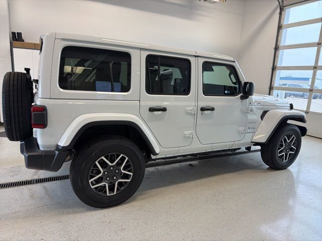 Used 2024 Jeep Wrangler Sahara w/ Technology Group image 9