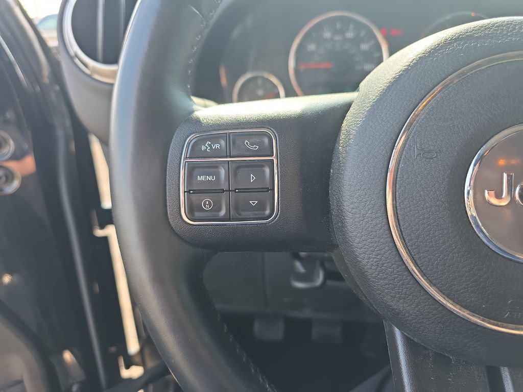 Used 2015 Jeep Wrangler Unlimited Rubicon w/ Dual Top Group AWD/4WD image 28