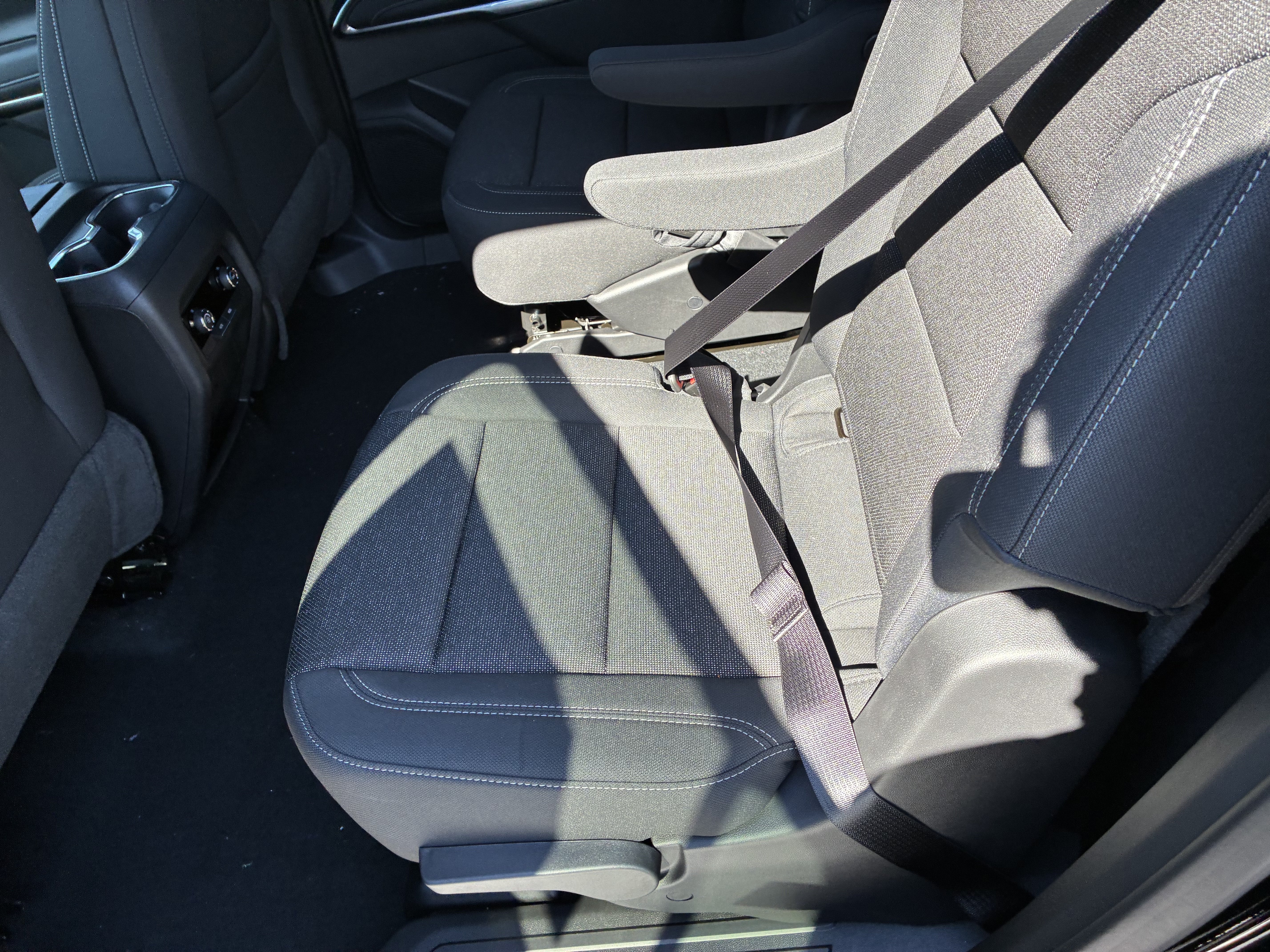 New 2027 Chevrolet Traverse LT FWD image 14
