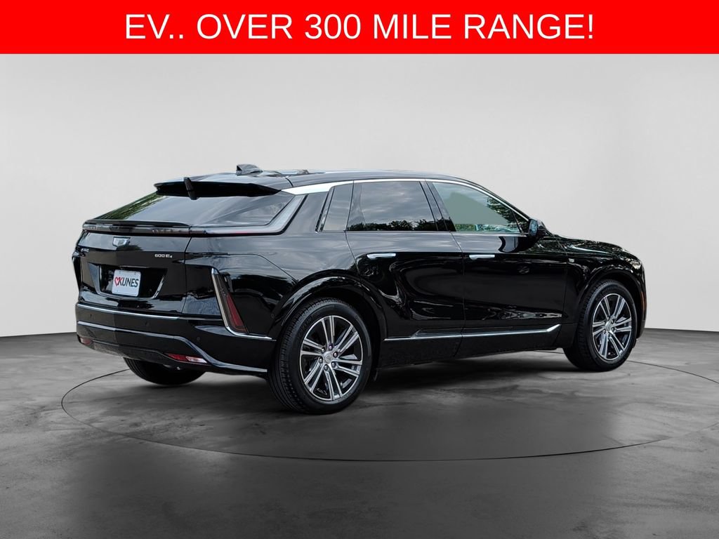 Used 2024 Cadillac Lyriq Luxury w/ LPO, Floor Liner Package AWD/4WD image 7