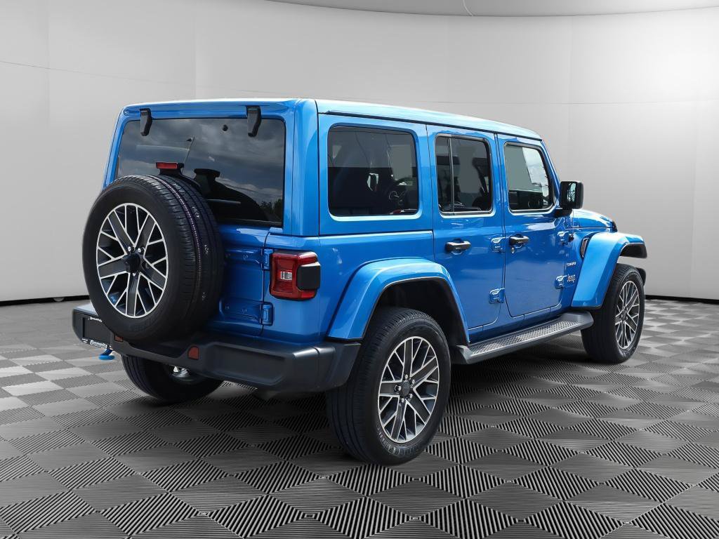 Used 2023 Jeep Wrangler Unlimited Sahara w/ Cold Weather Group AWD/4WD image 8
