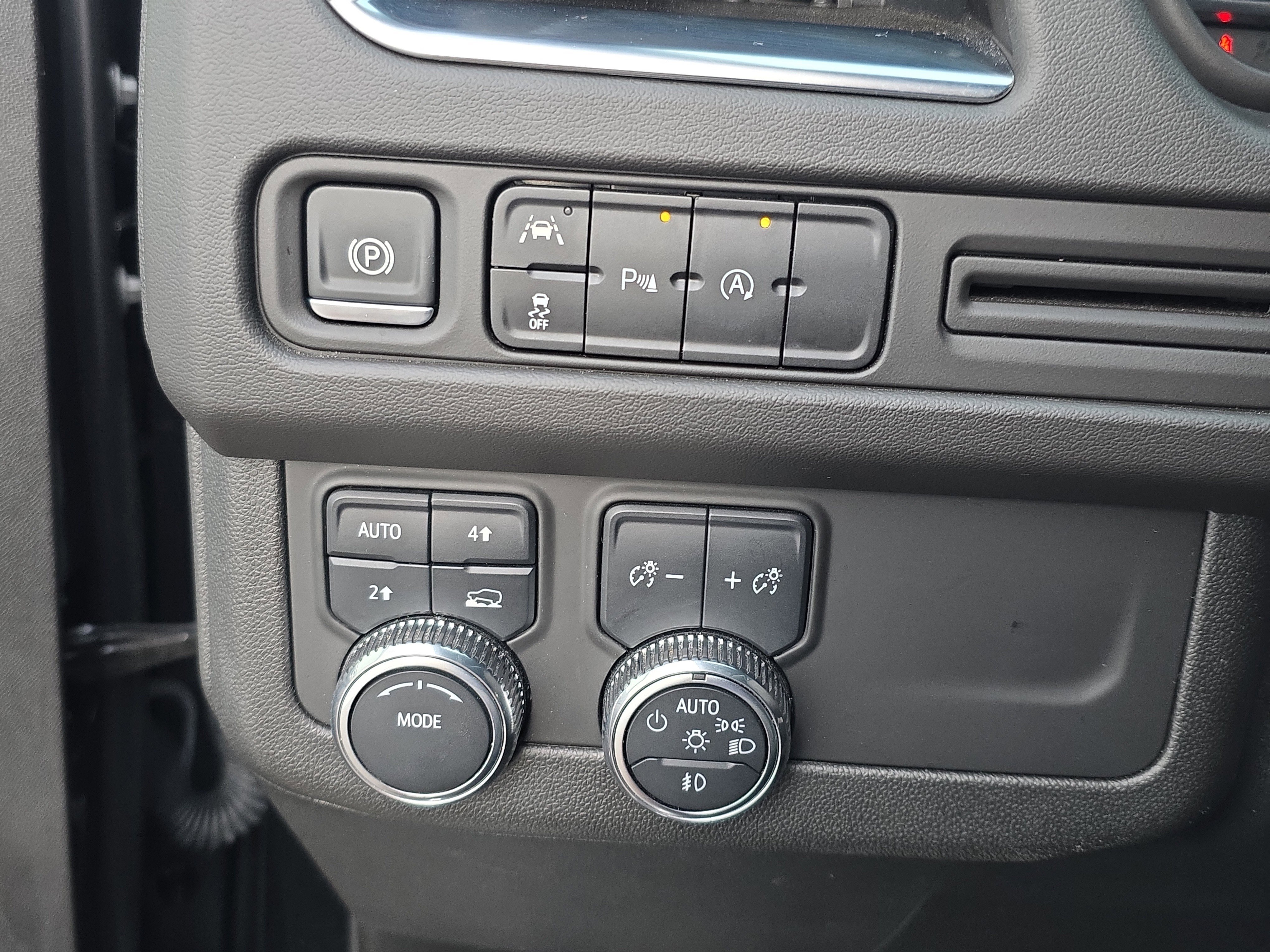 Used 2024 GMC Yukon SLT image 23