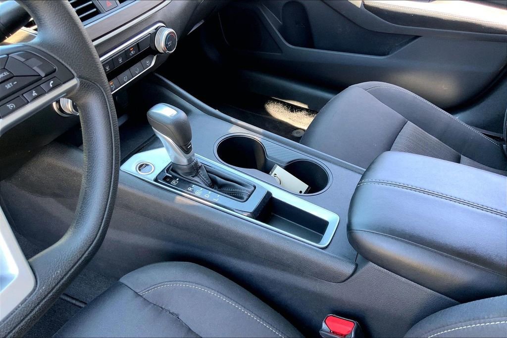 Used 2025 Nissan Altima 2.5 SV FWD image 13