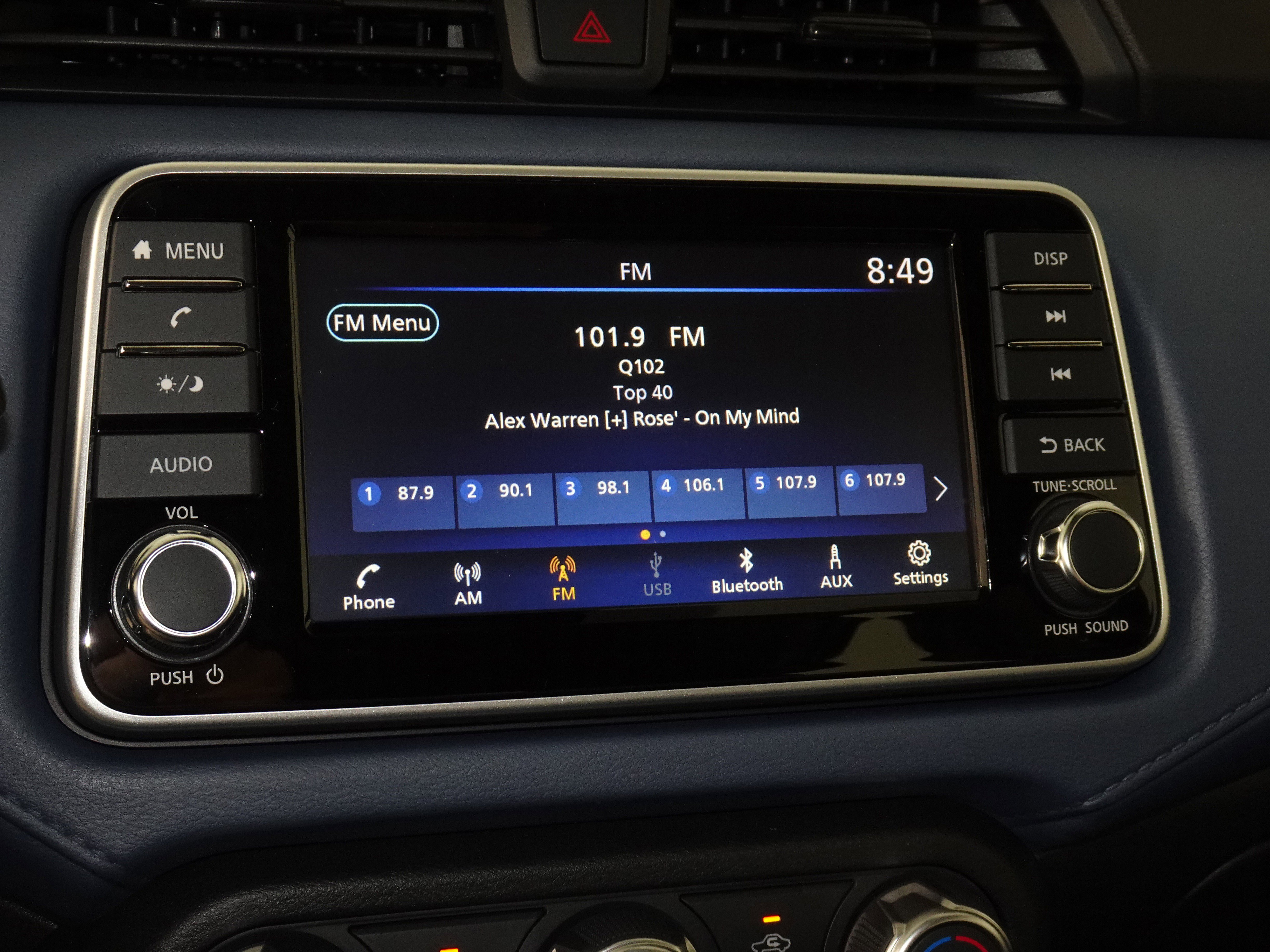 New 2025 Nissan Versa SV w/ Trunk Package image 22