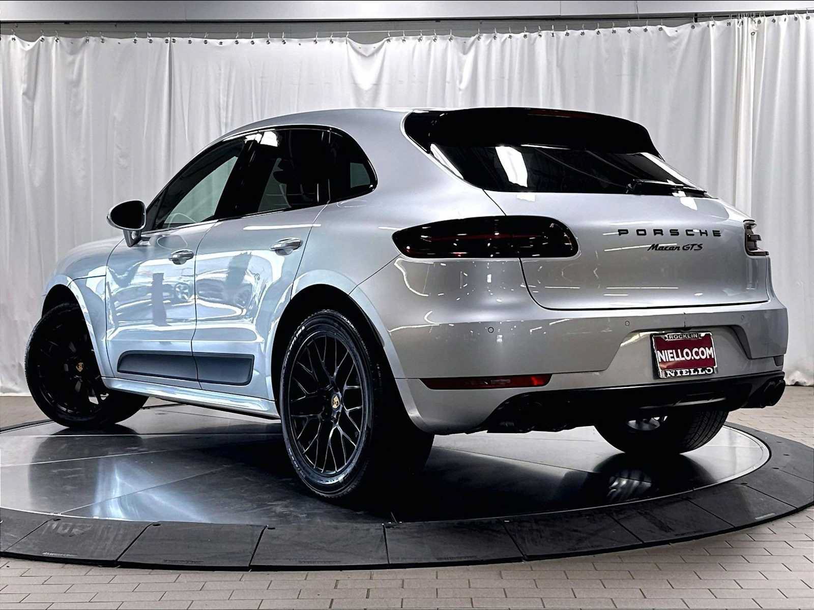 Used 2017 Porsche Macan GTS AWD/4WD image 3