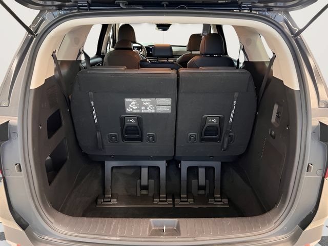 Used 2026 Kia Carnival FWD image 7