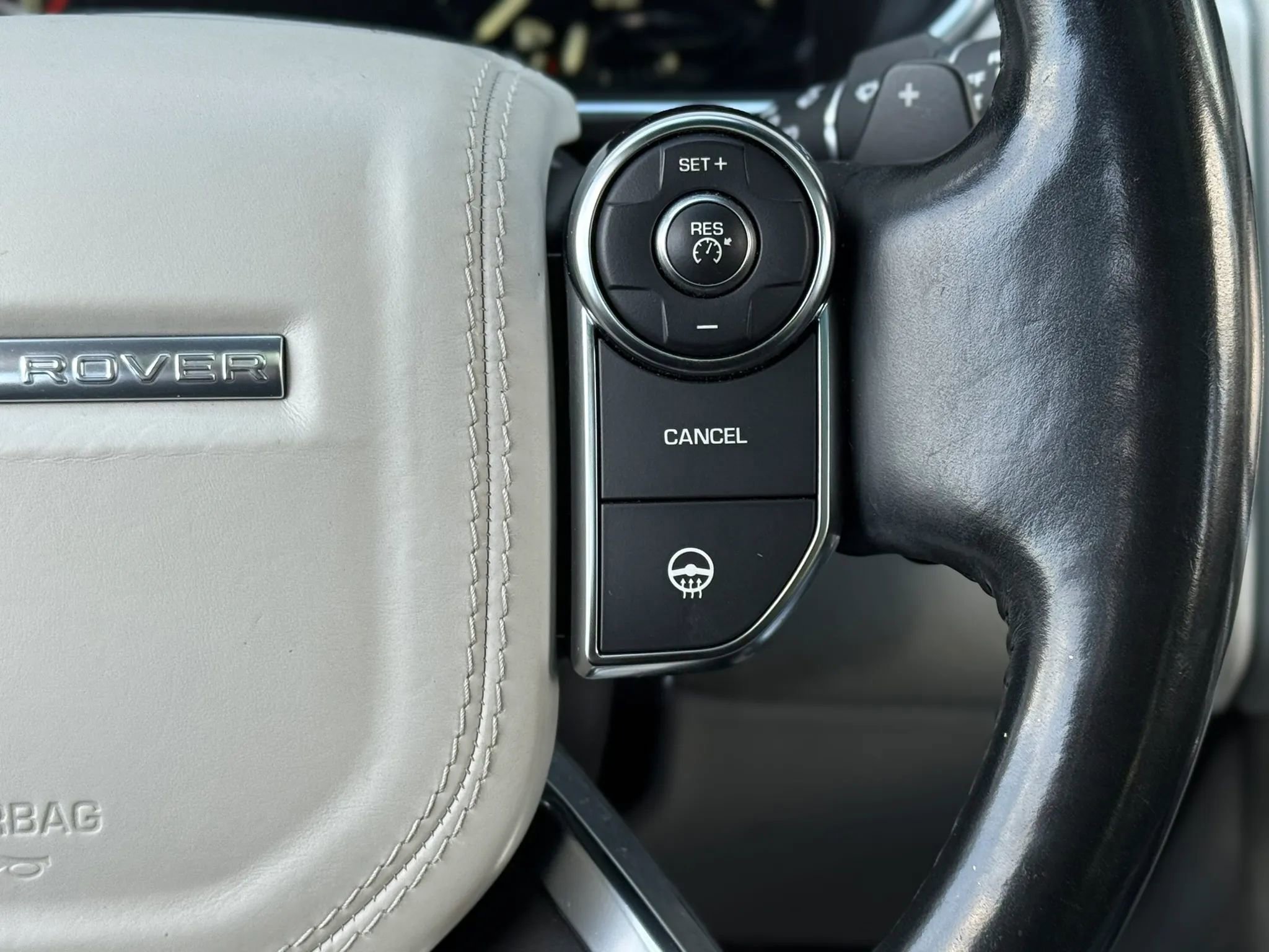 Used 2016 Land Rover Range Rover HSE image 18