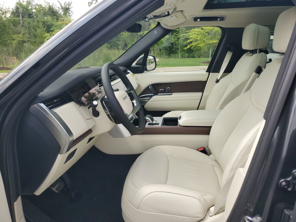 New 2026 Land Rover Range Rover Long Wheelbase SE AWD/4WD image 12