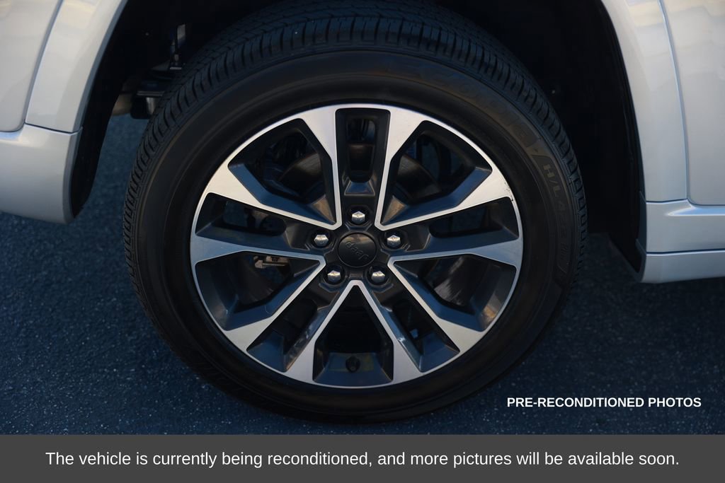 Used 2023 Jeep Grand Cherokee Overland image 9