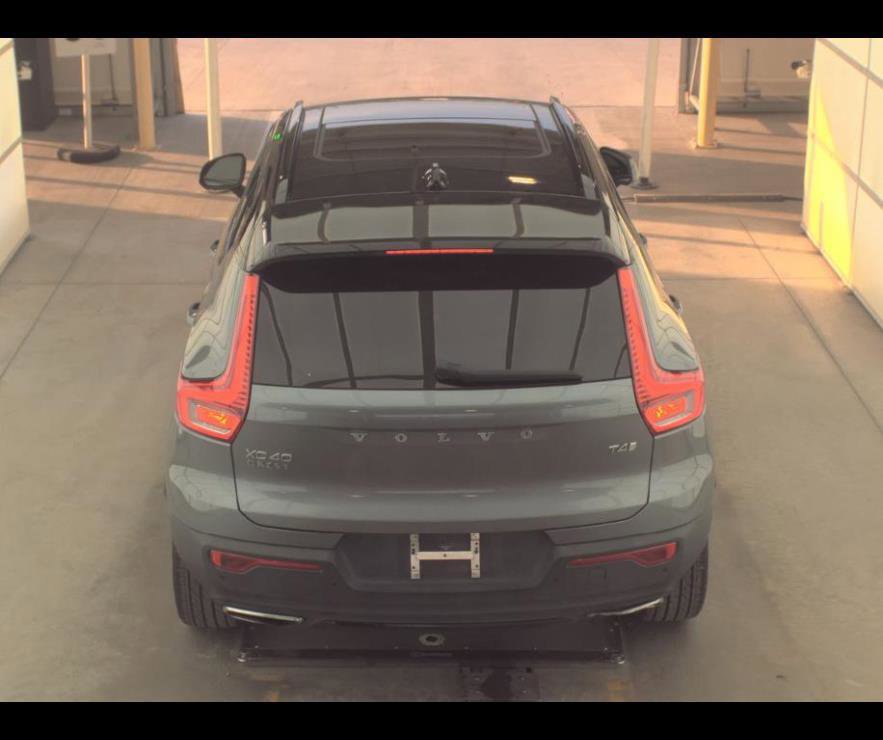 Used 2019 Volvo XC40 T4 R-Design image 10