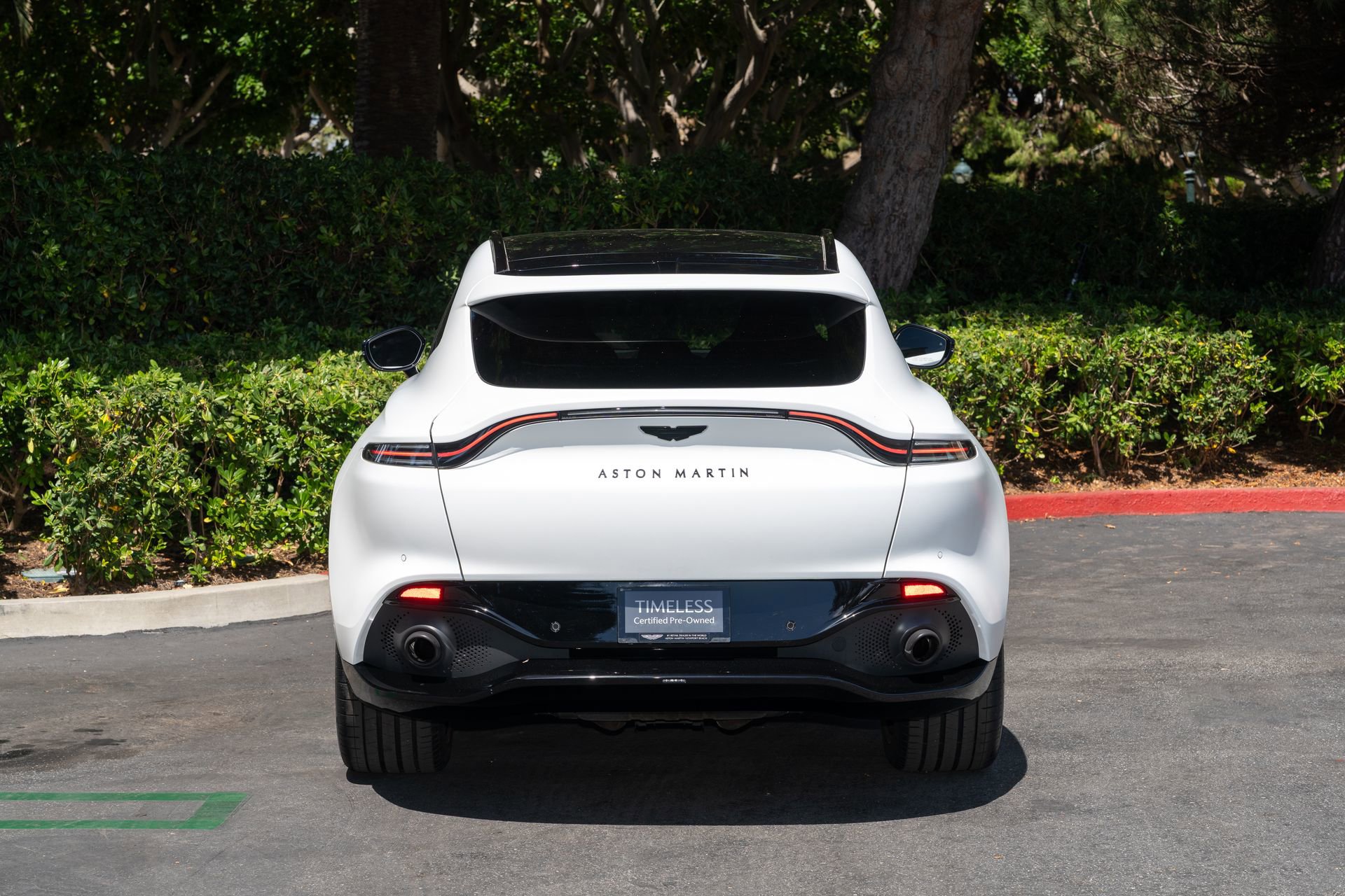 Used 2023 Aston Martin DBX AWD/4WD image 6