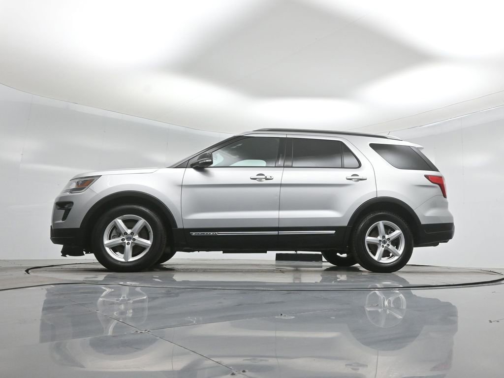 Certified 2018 Ford Explorer XLT w/ Equipment Group 202A image 7