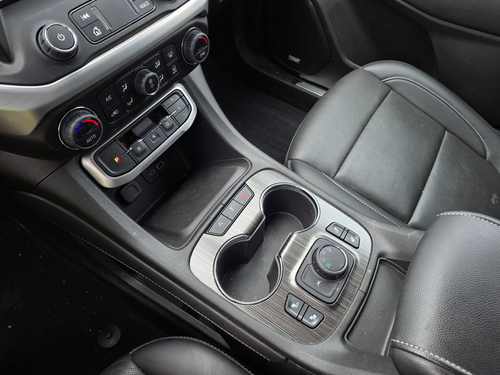 Used 2023 GMC Acadia SLT w/ Elevation Edition image 17