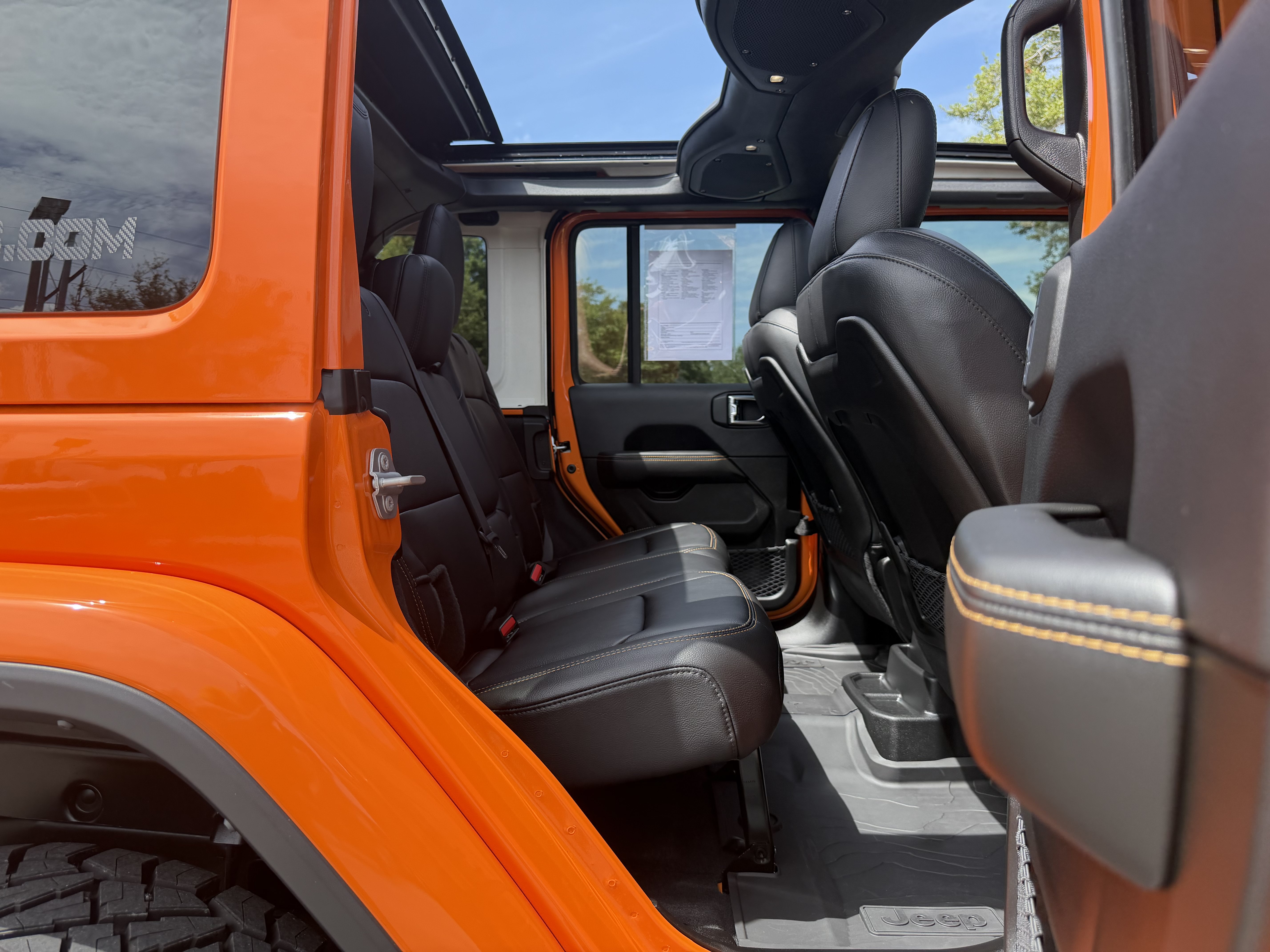 Used 2025 Jeep Wrangler Unlimited Sahara AWD/4WD image 24