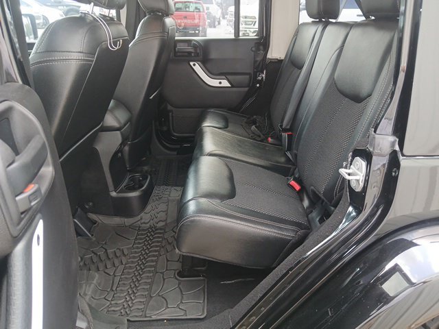 Used 2015 Jeep Wrangler Unlimited Sahara AWD/4WD image 14