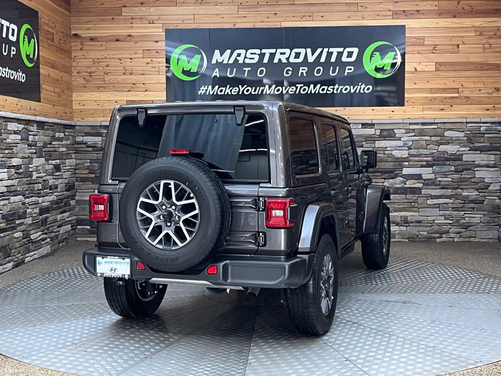 Used 2026 Jeep Wrangler Unlimited Sahara AWD/4WD image 18