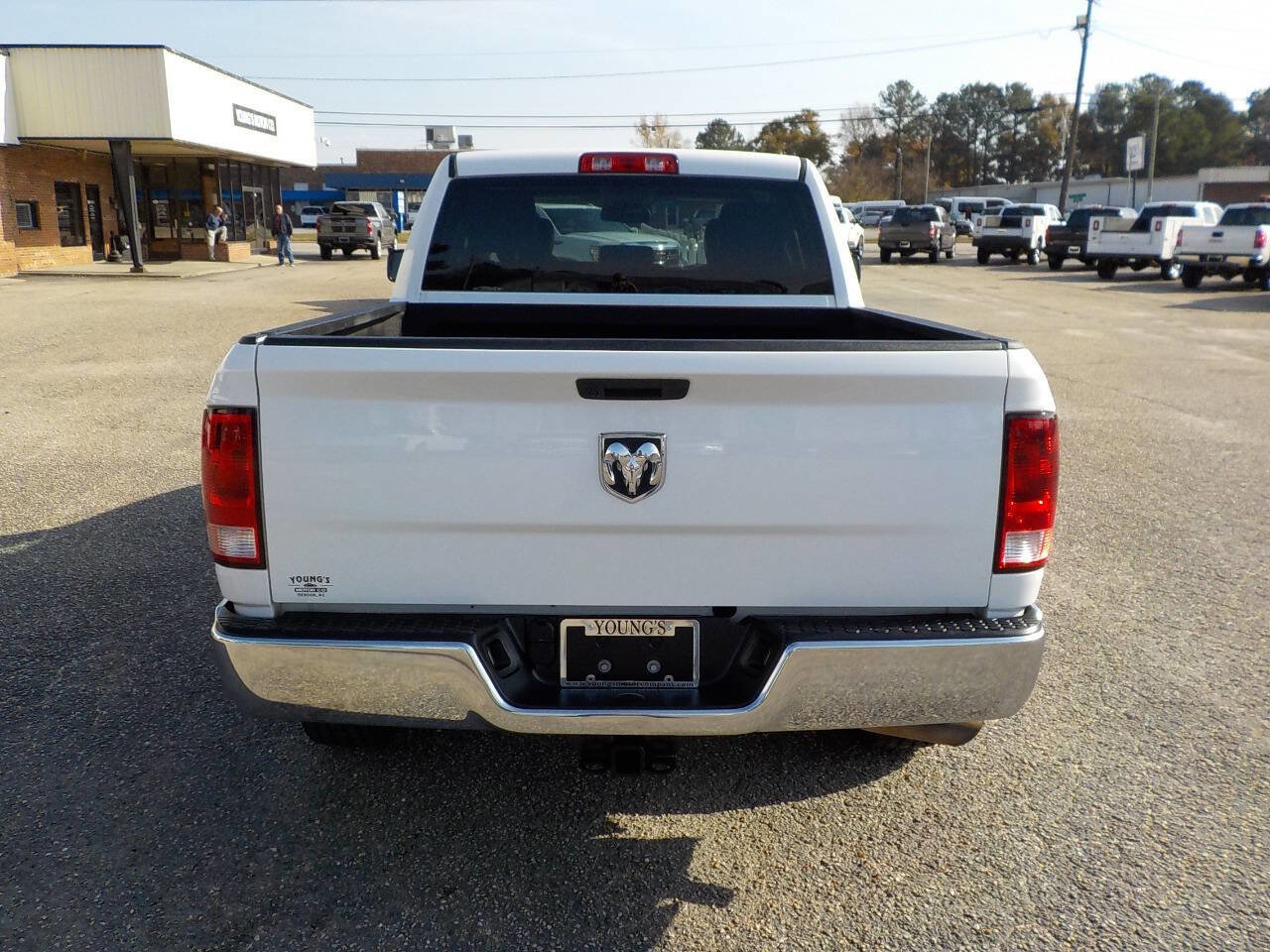 Used 2019 RAM 1500 Tradesman w/ Chrome Appearance Group RWD image 4