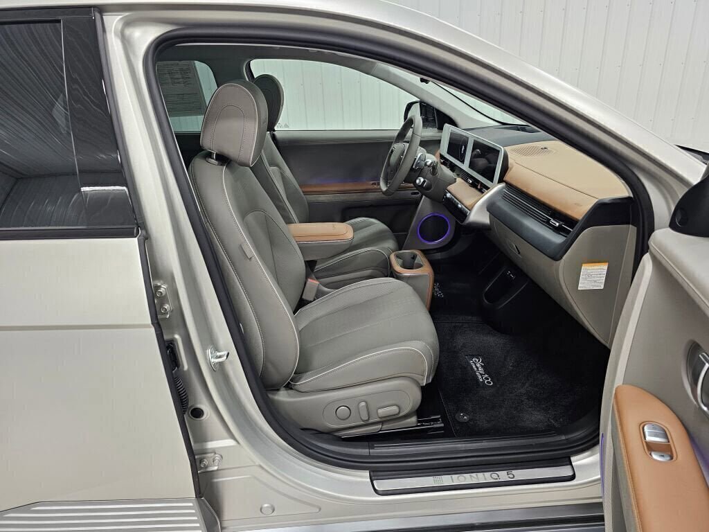 Used 2024 Hyundai Ioniq 5 Limited image 12