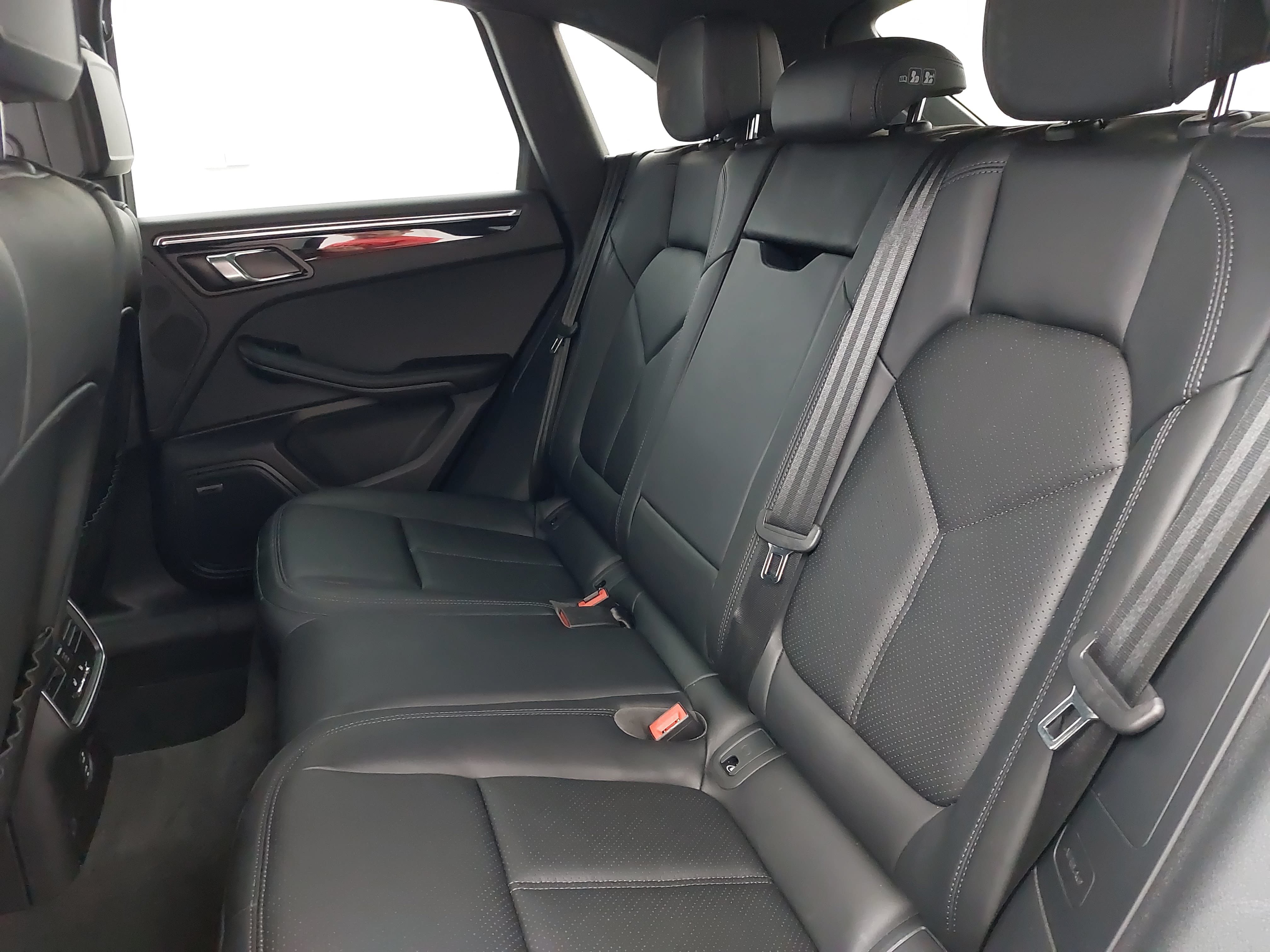 Certified 2026 Porsche Macan AWD/4WD image 16