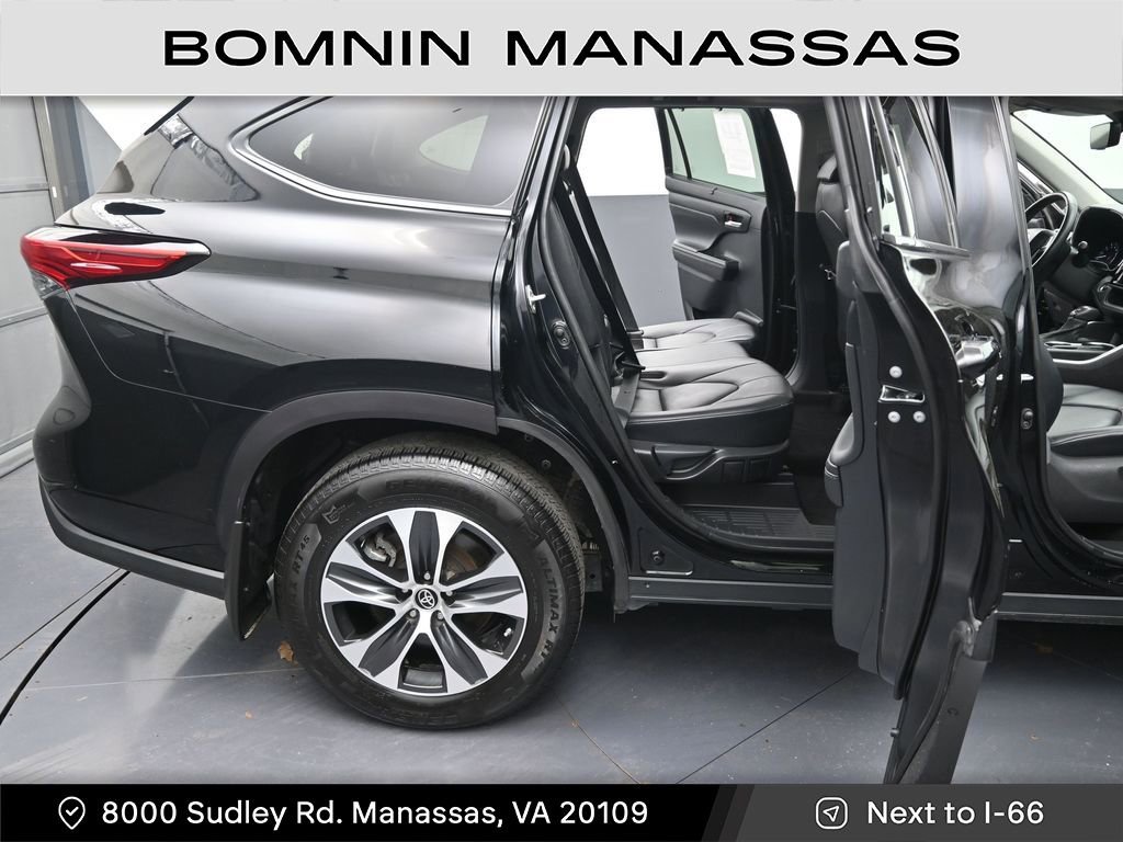 Used 2021 Toyota Highlander XLE image 10