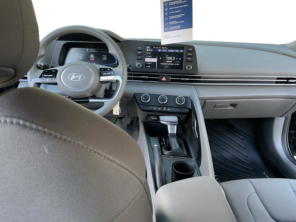 Certified 2025 Hyundai Elantra SE image 6