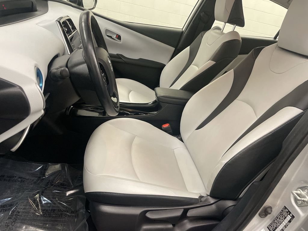 Used 2022 Toyota Prius XLE image 12