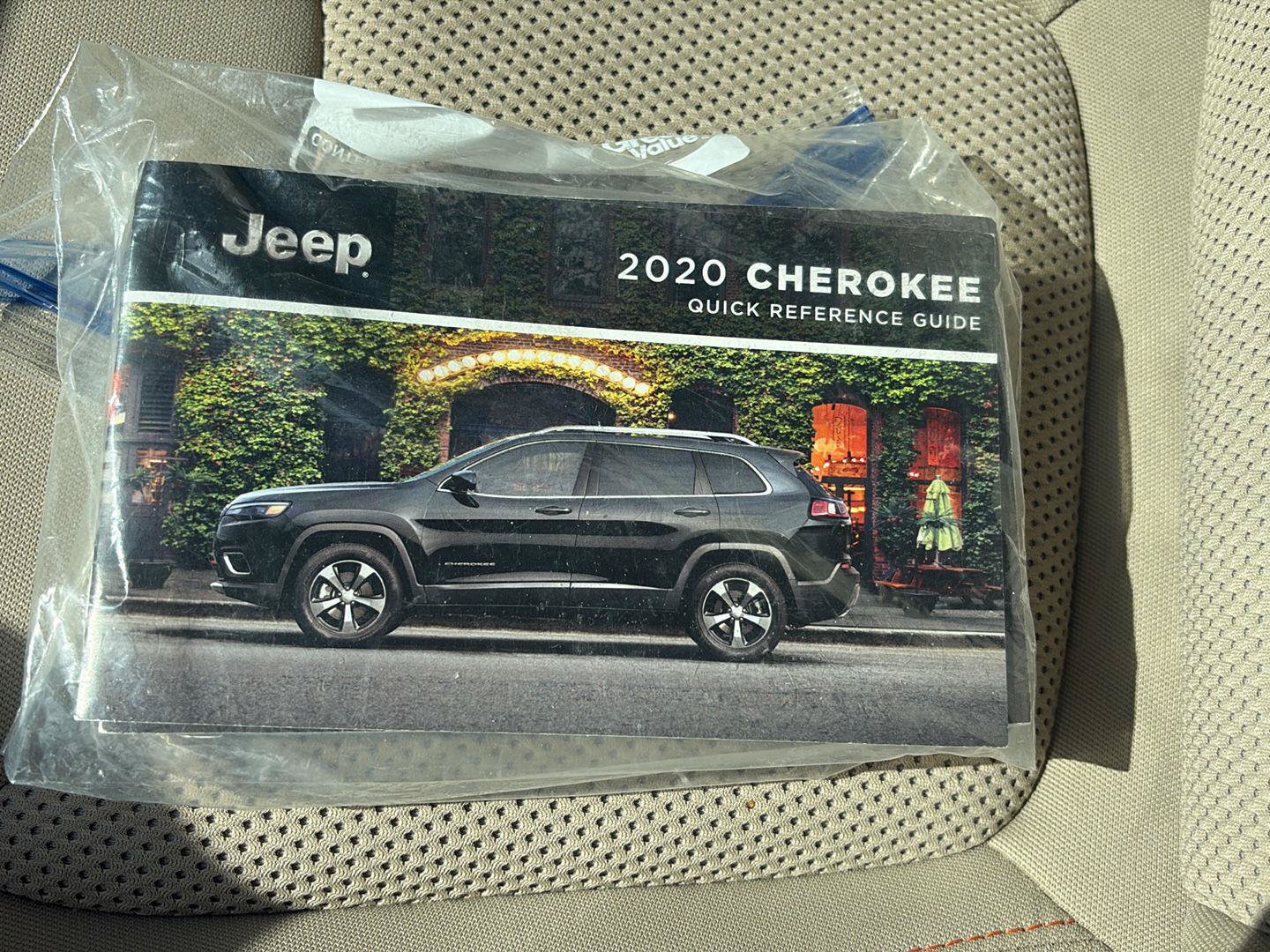 Used 2020 Jeep Cherokee Latitude w/ Cold Weather Group AWD/4WD image 30