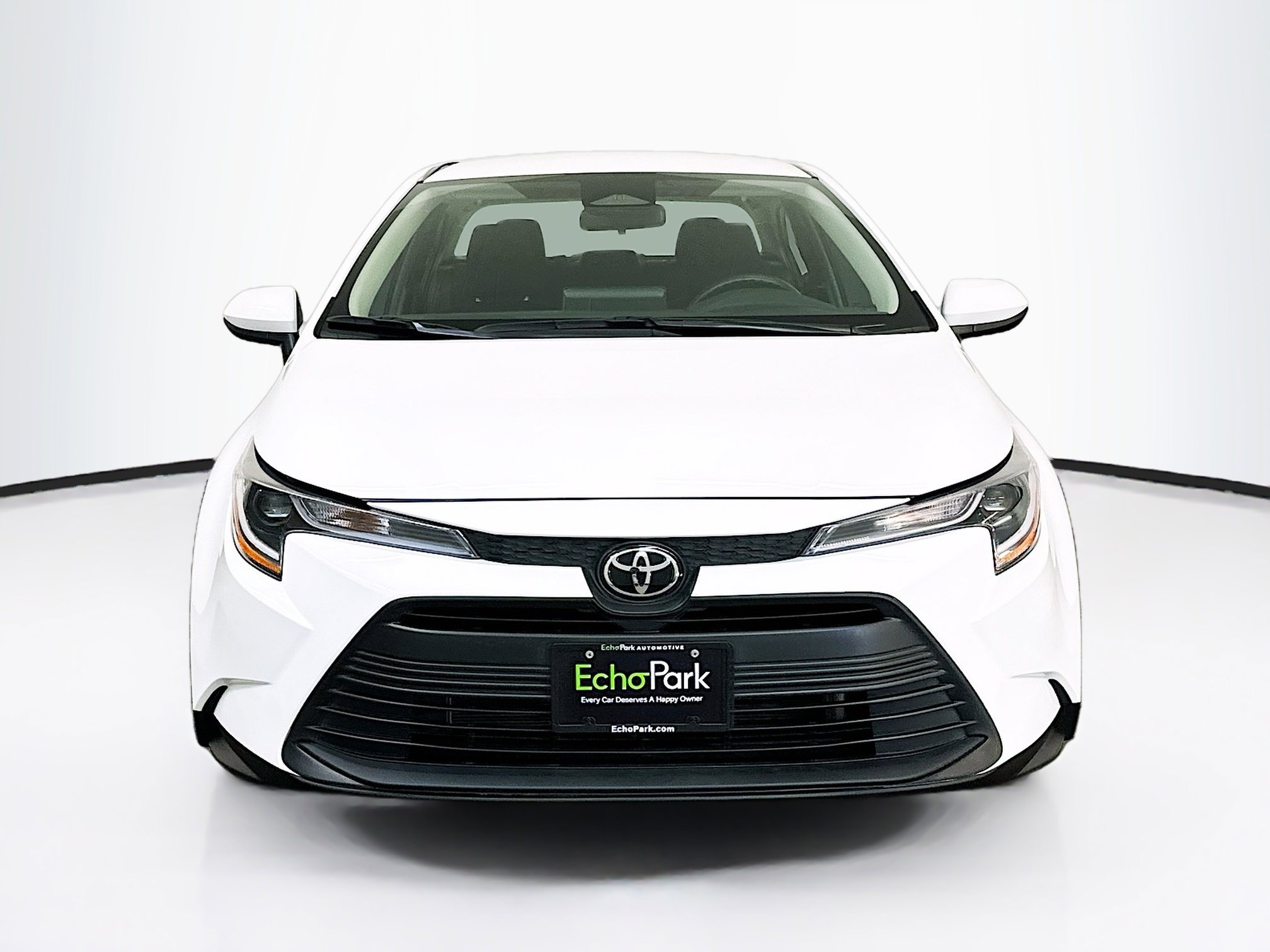 Used 2025 Toyota Corolla LE image 2