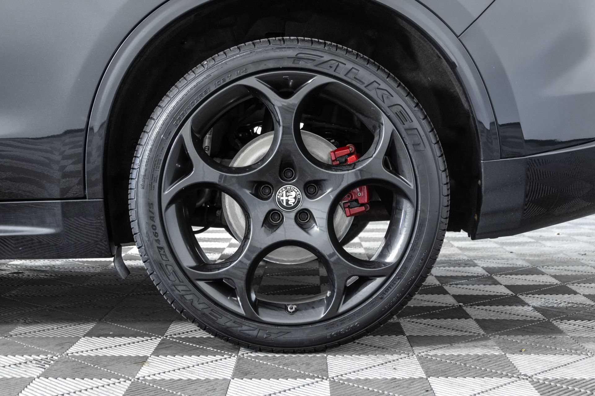Used 2023 Alfa Romeo Stelvio Veloce AWD/4WD image 47