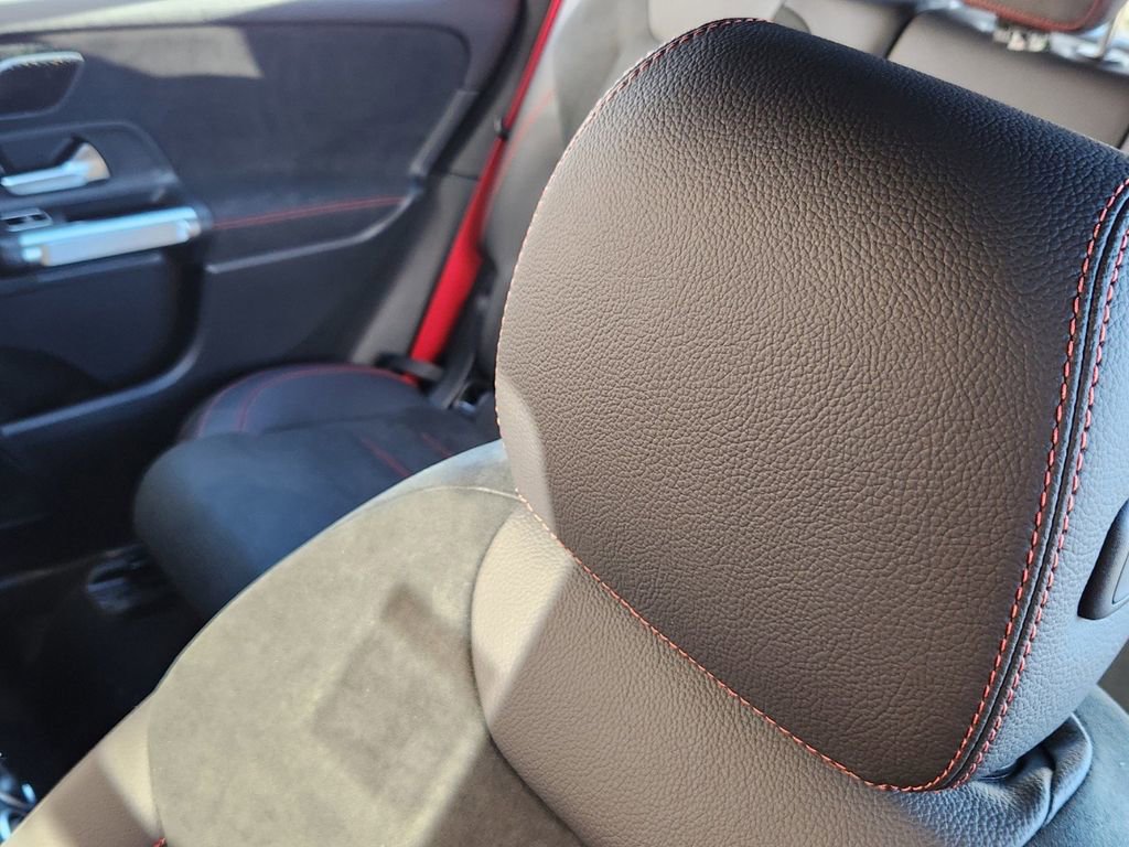 New 2025 Mercedes-Benz GLB 35 AMG 4MATIC image 14