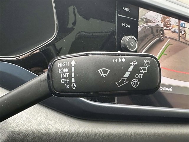 Certified 2022 Volkswagen Taos SE w/ Panoramic Sunroof Package image 35