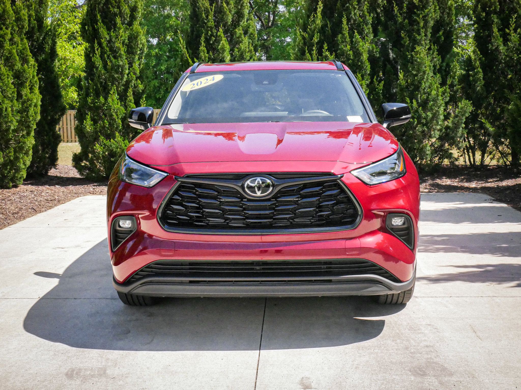 Used 2025 Toyota Highlander XLE AWD/4WD image 3