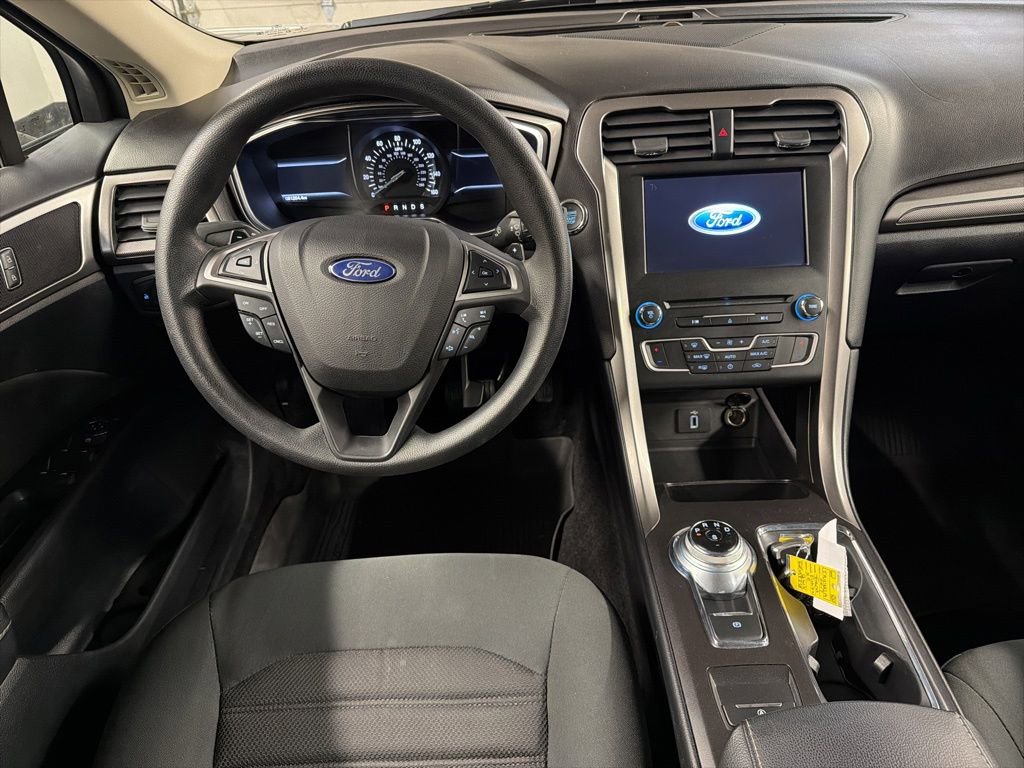 Certified 2017 Ford Fusion SE w/ Fusion SE Technology Package FWD image 8