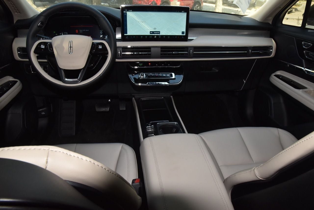 New 2026 Lincoln Corsair Premiere FWD image 16