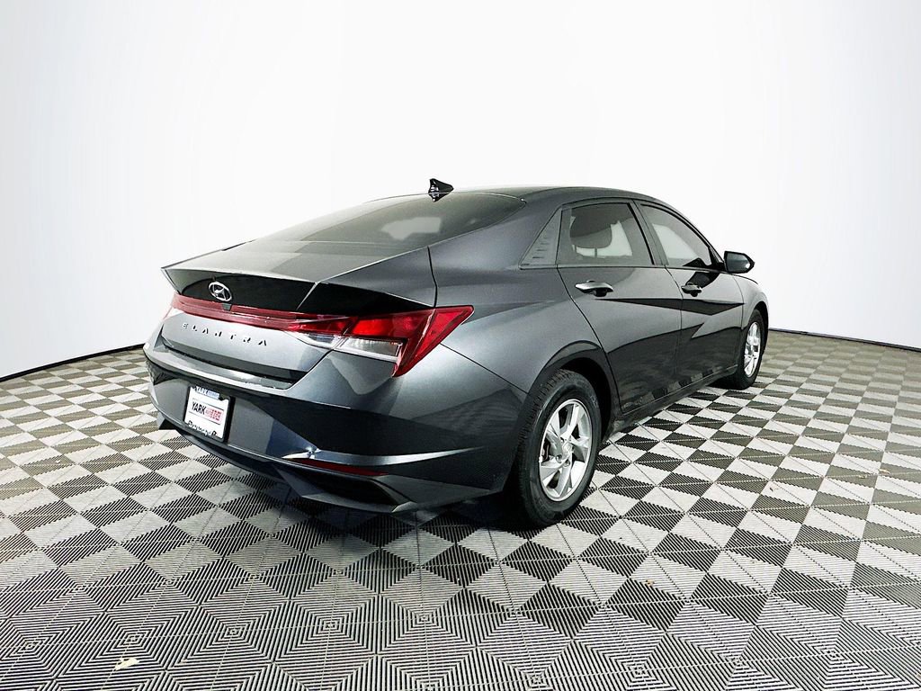 Used 2022 Hyundai Elantra SE image 10