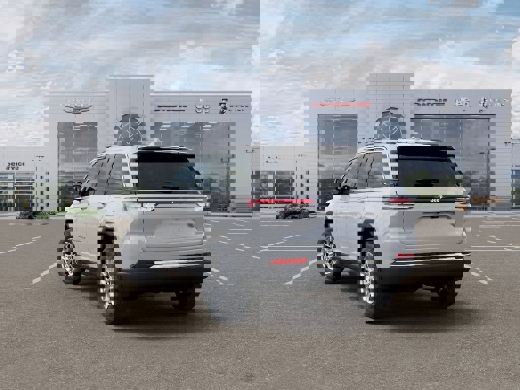 New 2026 Jeep Grand Cherokee Laredo X image 3