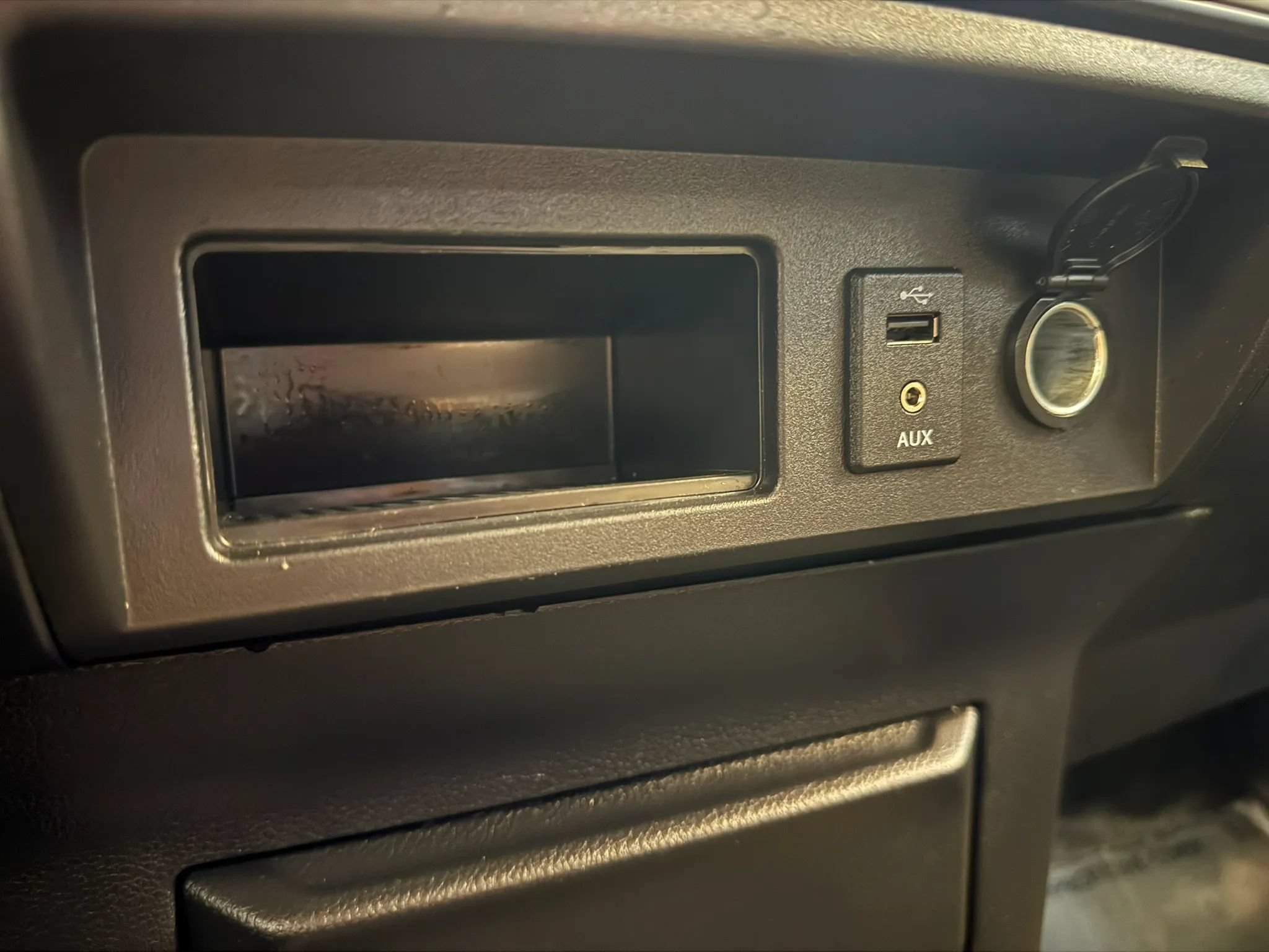 Used 2018 Nissan Titan S AWD/4WD image 17