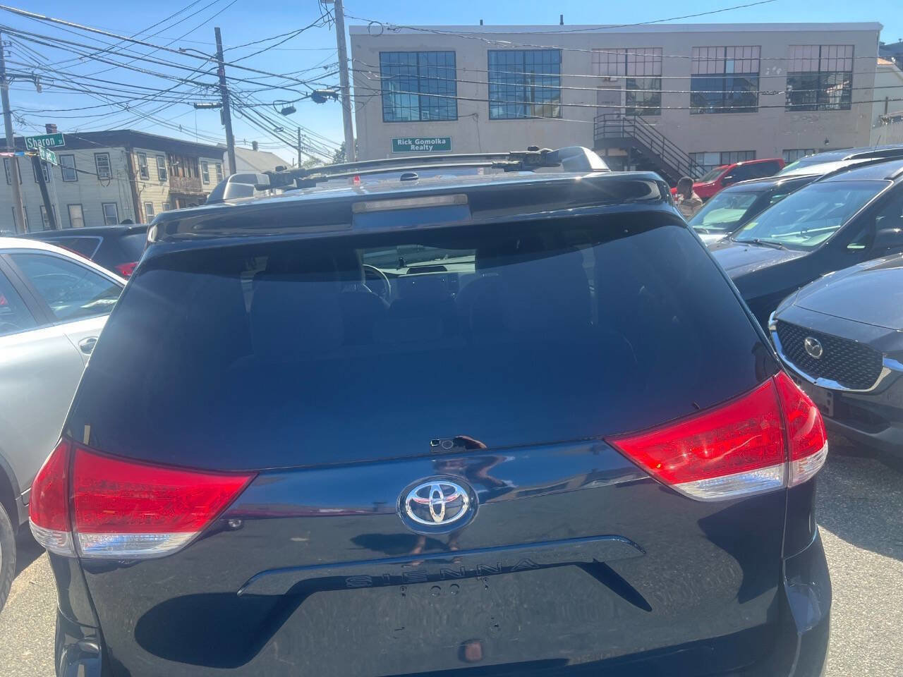 Used 2011 Toyota Sienna LE image 4