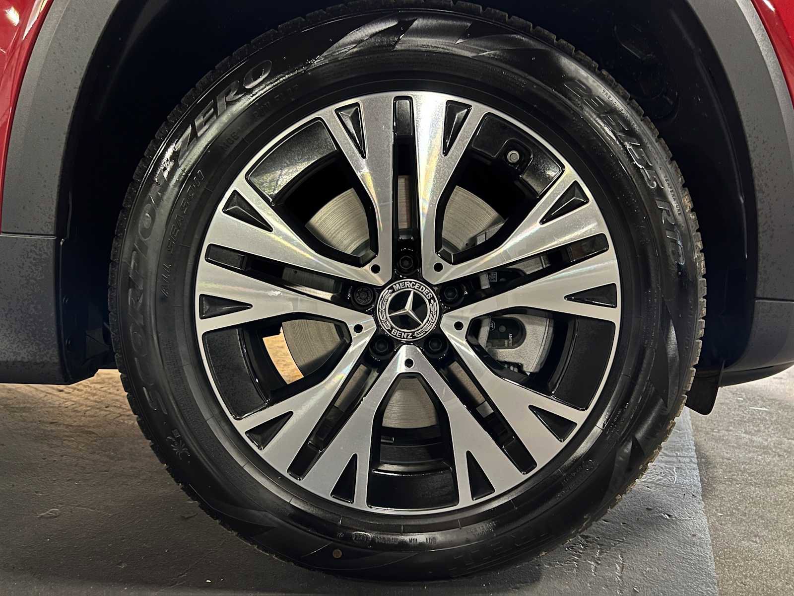 Used 2025 Mercedes-Benz GLB 250 4MATIC image 9