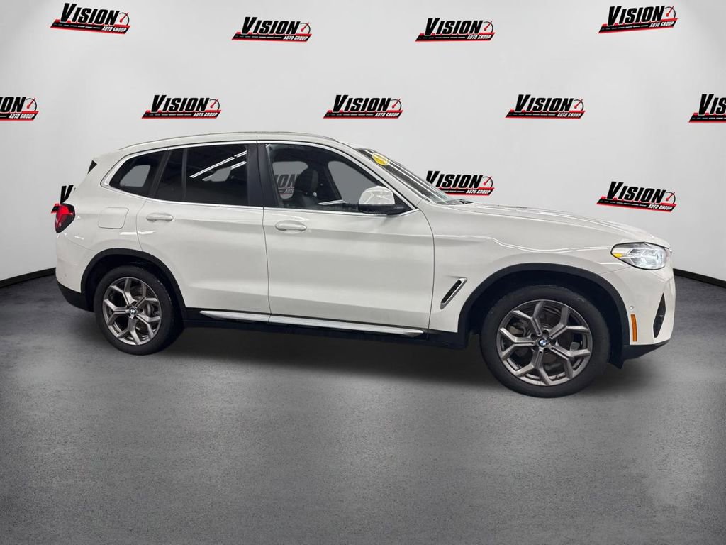 Used 2024 BMW X3 xDrive30i w/ Premium Package w/ZPA image 4