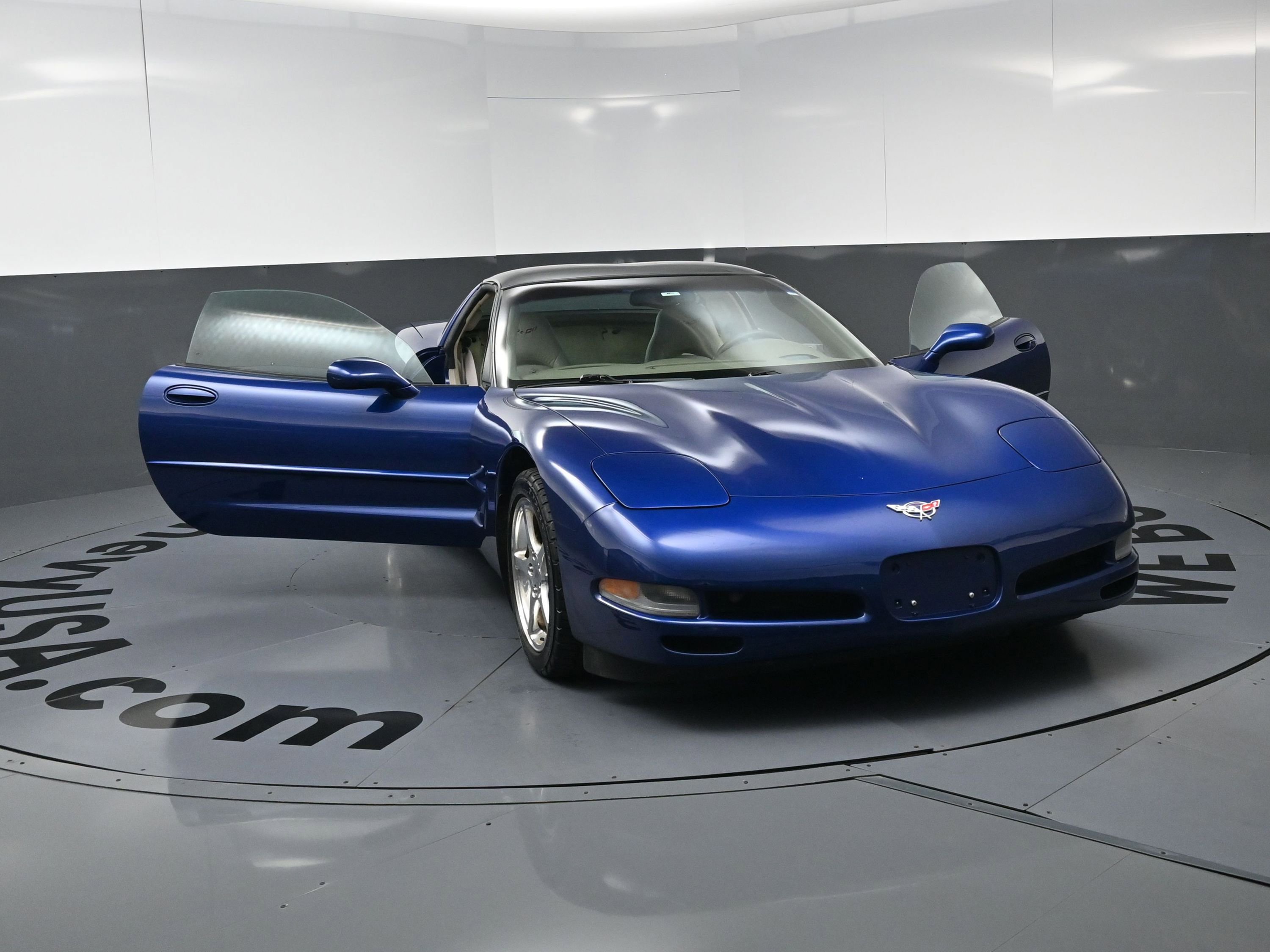 Used 2004 Chevrolet Corvette Coupe w/ Preferred Equipment Group RWD image 22