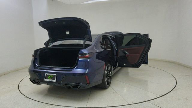 Used 2023 BMW 760i xDrive AWD/4WD image 75
