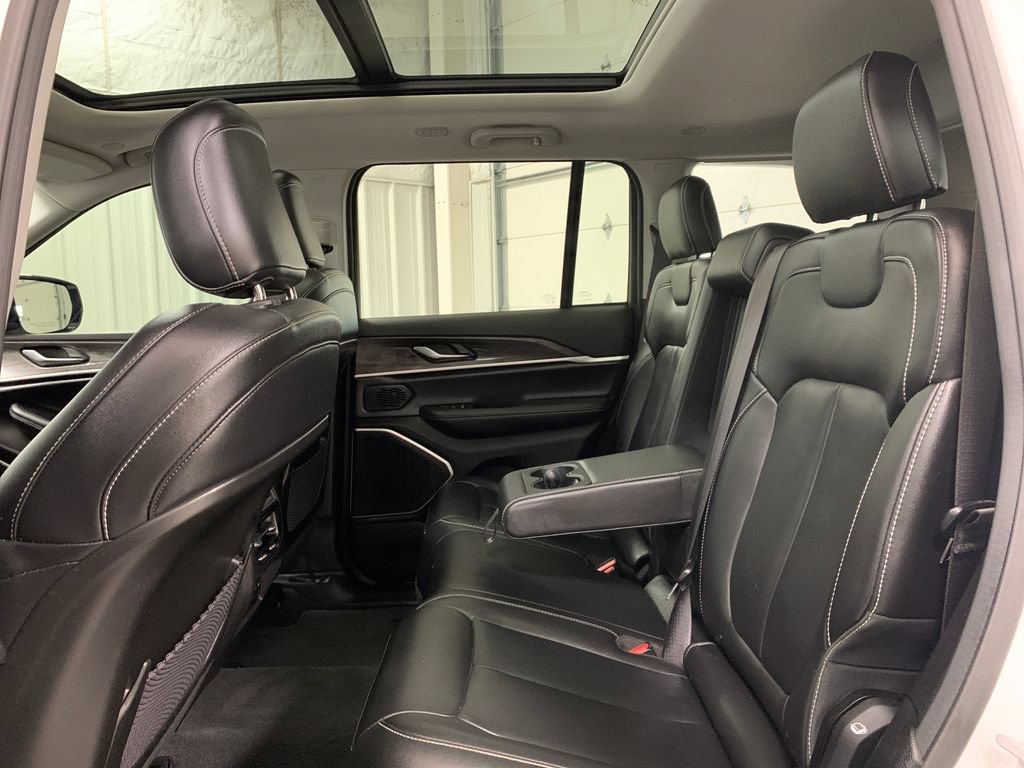 Used 2022 Jeep Grand Cherokee Limited AWD/4WD image 21
