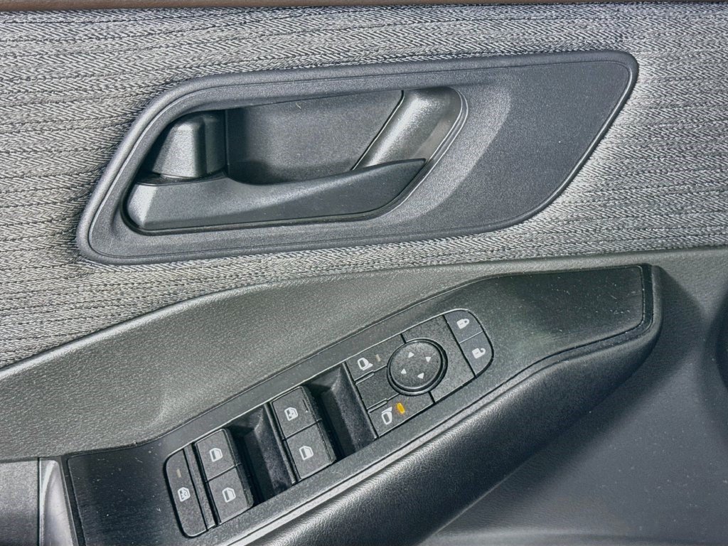 Used 2023 Nissan Rogue S FWD image 23