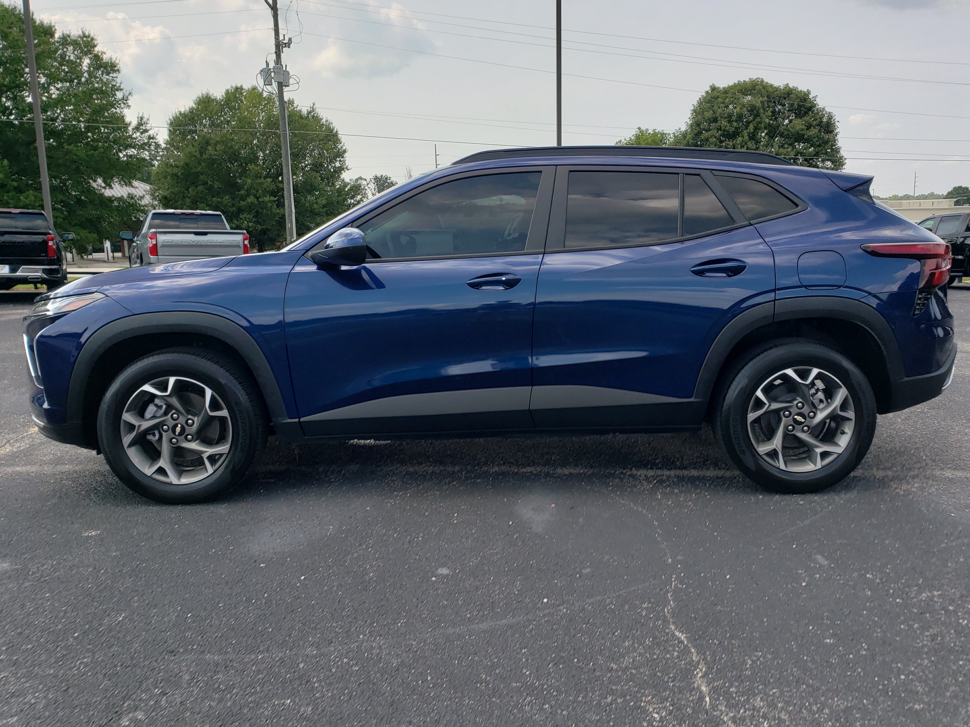 Used 2024 Chevrolet Trax LT w/ Driver Confidence Package FWD image 6