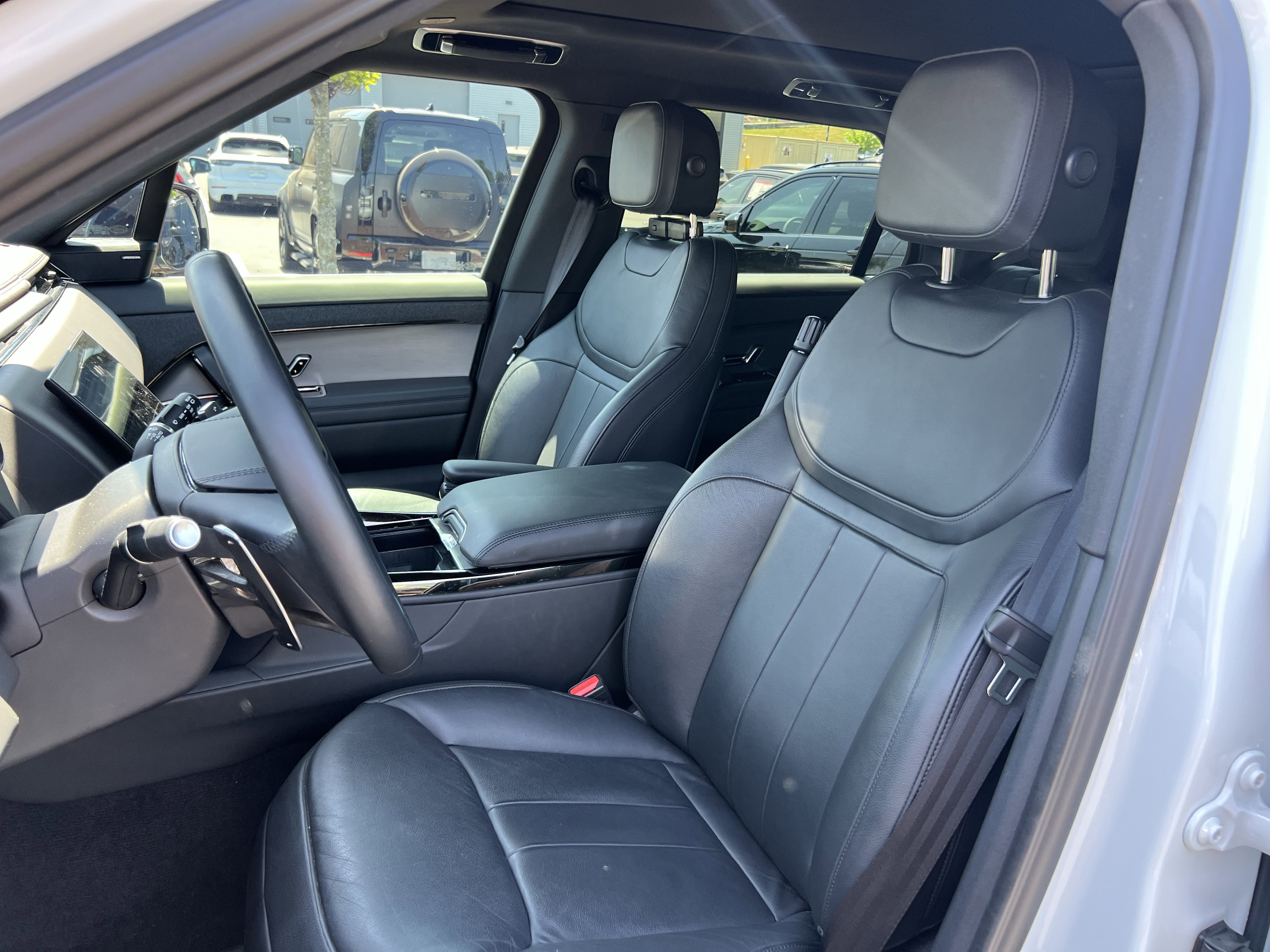 Used 2025 Land Rover Range Rover Sport S AWD/4WD image 16