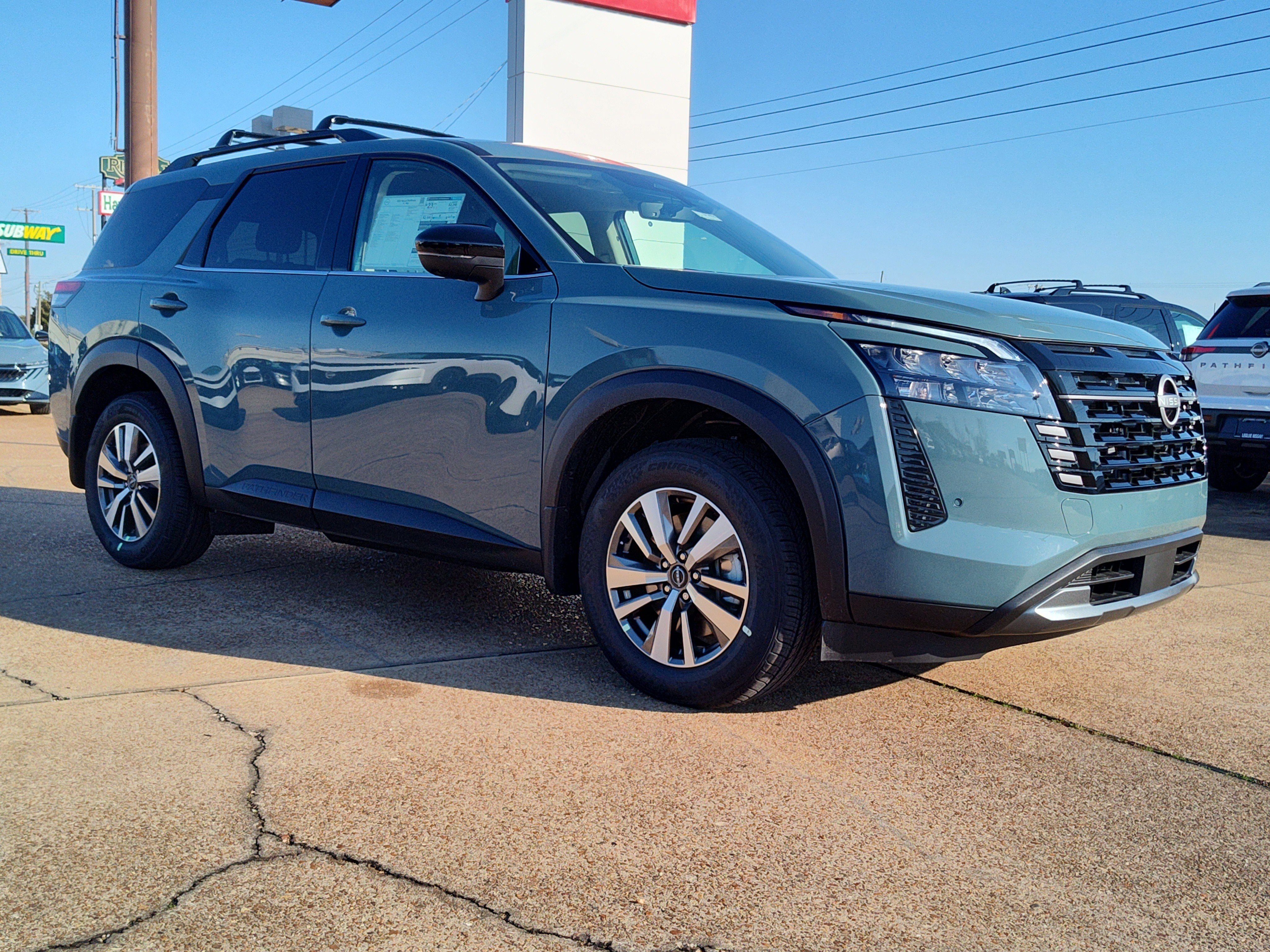 New 2026 Nissan Pathfinder SL image 6