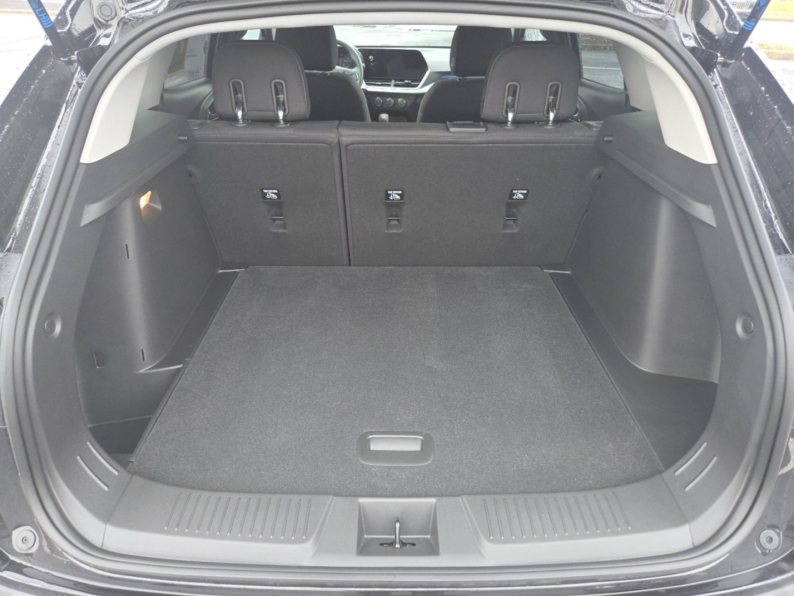 Used 2025 Chevrolet Trax LS w/ LS Convenience Package image 17