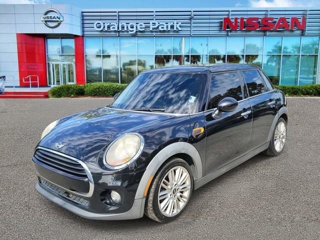 Used 2017 MINI Cooper 4-Door Hardtop image 4