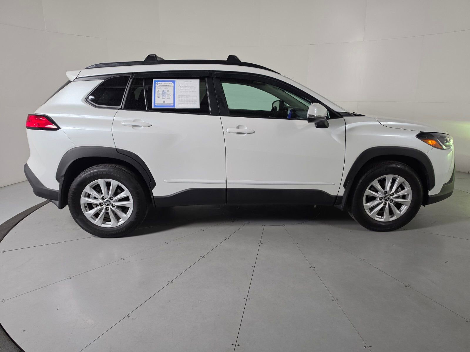 Used 2023 Toyota Corolla Cross LE AWD/4WD image 6